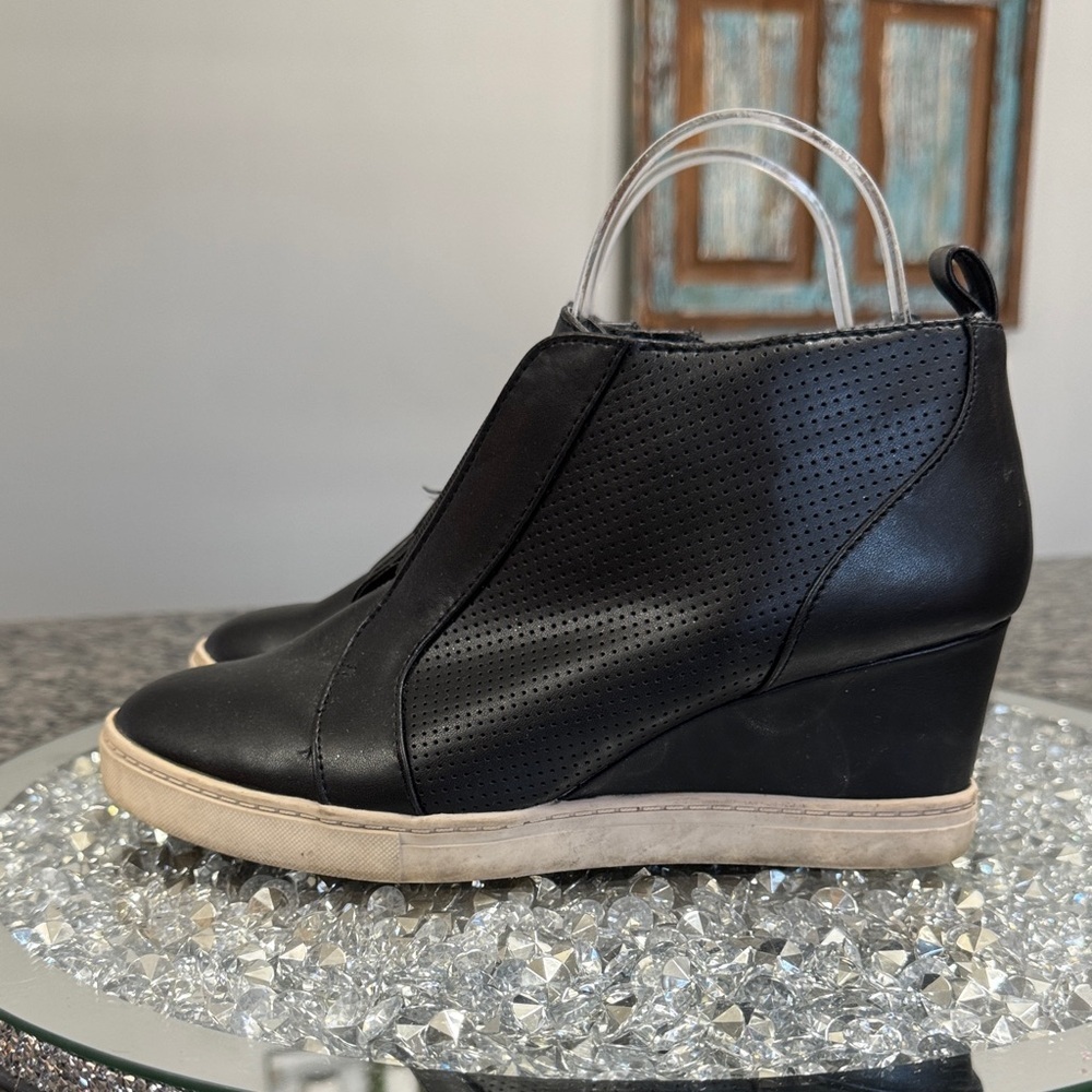 a new day Black Perforated Wedges 7.5
